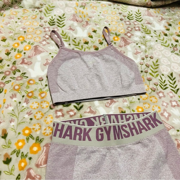 🌸Gymshark Bra & Biker Shorts Set - Picture 2 of 12